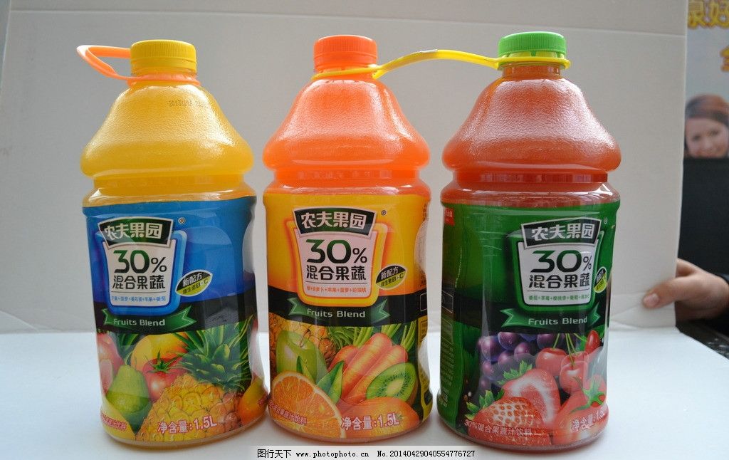 大瓶饮料装1200毫升售价为10元,小瓶装200毫