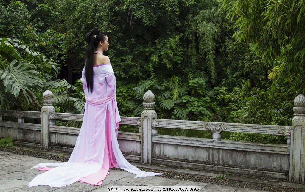 马路上越来越多汉服美女，你想知道怎么搭讪么