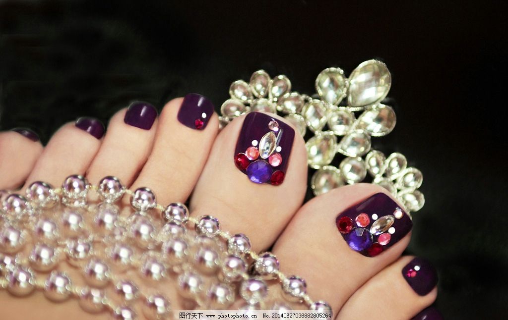 紫色美甲图片